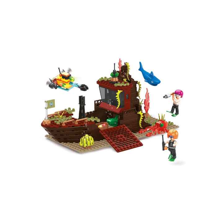 Solve the Mystery of the Seas With the 293-Piece Sea Underwater Ship Exploration!