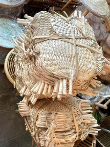 Assiettes en feuilles de palmier de haute qualité, faites à la main au Vietnam, pour servir des collations lors de fêtes, des événements ou pour la préparation quotidienne des repas, respectueuses de l'environnement. - Product Image 3