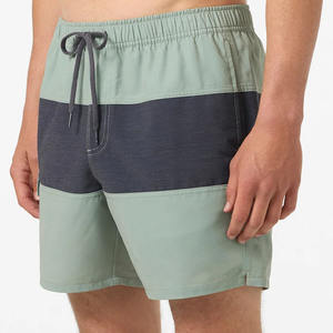 Shorts de surf pour hommes avec logo personnalisé sur le devant, 100% polyester, taille mi-haute, tricotés, séchage rapide, shorts de plage et de sport, vente en gros - Product Image 4