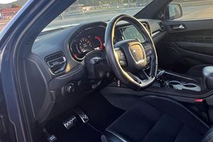 SUV pleine grandeur ultra-performant 2023 d'occasion, moteur V8 suralimenté, améliorations axées sur la piste et fonctionnalités haut de gamme - Product Image 3