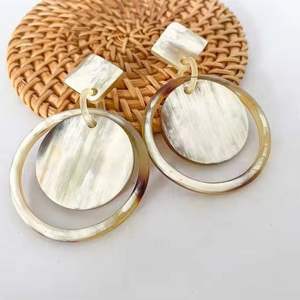 Pendientes de Cuerno de Búfalo Hechos a Mano con Logotipo Personalizado - OEM/ODM para Marcas de Joyería, Artesanía Natural - Product Image 2