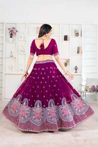 ชุดเดรสผ้าไหมที่มีรายละเอียดคอและไหล่แฟนซีในฝันของ lehenga สง่างามด้วยชุดเดรส - Product Image 3