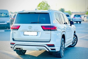 Toyota Land Cruiser VXR SUV 2023, 300-400 CV, 400-500 Nm, Motor de Aspiración Natural, Automático, 5 Bolsas de Aire, 25001-50000 Millas, en Venta - Product Image 3