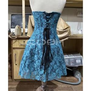 Robe corset en satin noir avec superposition en maille florale bleu ciel et fermeture à boucle sur le devant - Product Image 6