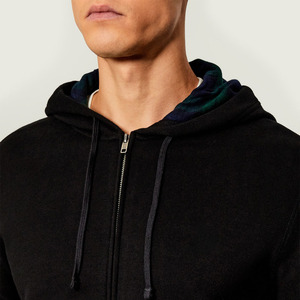 Hecha de mezcla de algodón Premium, esta Sudadera con capucha ofrece comodidad, calidez y estilo casual durante todo el día. - Product Image 3