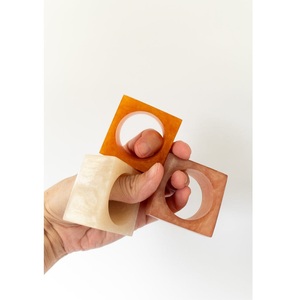 Idéal pour la vaisselle Porte-tissu de plusieurs couleurs Décoration de table à manger Design d'hôtel et de vacances - Product Image 1