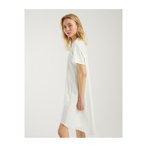 Robe décontractée pour femme en coton blanc, longueur midi, coupe trapèze, avec impression sur le devant - Product Image 4