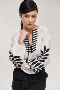 Blusa tradicional ucraniana Vyshyvanka hecha a mano para mujer, uso diario o festivo blanco ecológico con decoración de encaje - Product Image 2