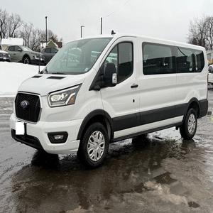 IMPRESIONANTE FORD TRANSIT 2023 DE 13 PASAJEROS, 350 XLT, TECHO BAJO, LB, RWD, MOTOR AUTOMÁTICO, ASIENTOS DE CUERO - Product Image 1
