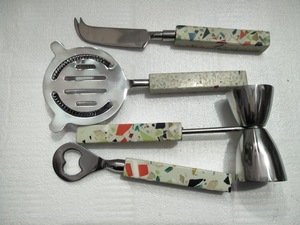 Ensemble d'ustensiles de cuisine en bois faits à la main Vaisselle en bois naturel avec miroir Cuillère à la main d'Artes Designs fabriquée en Inde - Product Image 5