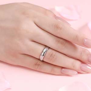 แหวนแฟชั่นผู้หญิง Jeulia รุ่น Two-Tone Heart ทำจากไทเทเนียมสตีล ชุบทอง เหมาะสำหรับเป็นของขวัญวันครบรอบ - Product Image 2