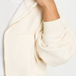 Sweat-shirt pour femme au design streetwear décontracté avec fermeture éclair, tissu de haute qualité à prix avantageux pour les commandes en gros avec logo personnalisé - Product Image 4