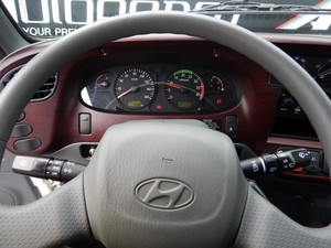 Camión Volquete Hyundai HD65 3.9 L Blanco 2025 para Carga con Transmisión Manual, Ruedas de Acero, Motor Diésel y Asientos de Tela - Product Image 4