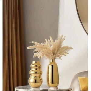 Design personnalisé fait à la main idéal pour la décoration intérieure Vase végétal en or et vase à fleurs fait à la main Meilleur décor intérieur et design fait à la main - Product Image 1