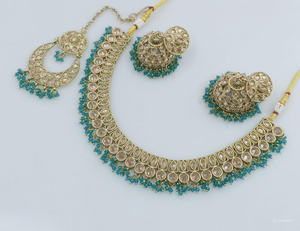 Conjunto de collar de Gargantilla redondo Motipearl chapado en oro tradicional indio y de moda con pendiente Jumkha, conjunto de collar Maagtika para mujer - Product Image 1