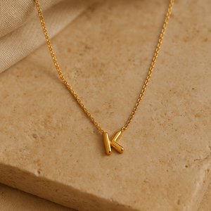 Collier miniature en or 18 carats avec initiale en forme de bulle - Product Image 5
