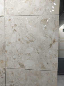 กระเบื้องปูพื้นพอร์ซเลนเคลือบ Breccia Crema ขนาด 600x600 มม. หนา 8 มม. ป้องกันแบคทีเรีย กันลื่น สำหรับใช้ในห้องน้ำ - Product Image 2