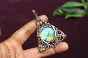 Triangle fait à la main fil de cuivre enveloppé jaune feu Labradorite pendentif Unique pierre naturelle bijoux cadeau - Product Image 2