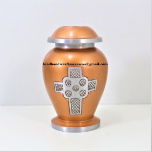 Urne funéraire artisanale en céramique verte de style antique, petite urne commémorative, prix de gros par un fabricant indien - Product Image 4