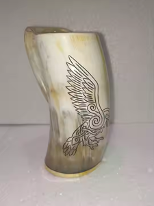 Taza de cuerno para beber tallada vikinga hecha a mano altamente pulida de alta calidad para vino y cerveza hecha por Artesanías de media luna - Product Image 3