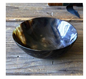 Tazón de cuerno de búfalo ultra brillante hecho a mano de cuerno Real Natural ensaladera decorativa borde rasgado almuerzo incluye cuchara cubiertos - Product Image 5