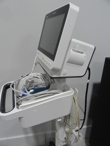 Monitor de Pacientes Mindray ePM 10m 2023 con Accesorios y Carro Rodante - Product Image 5