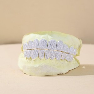 Juego de Grillz de Lujo Plateados con Incrustaciones de Moissanita Redonda con Corte Brillante para Unisex, Diseño de Dientes de Hip Hop para Fiestas - Product Image 4