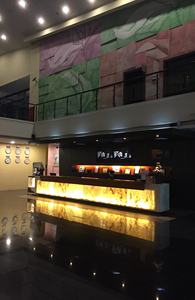 Dalle de marbre indonésien moderne et durable, polie, translucide, onyx brun pour la décoration murale des hôtels, 600*1200mm pour le hall, brossée - Product Image 4