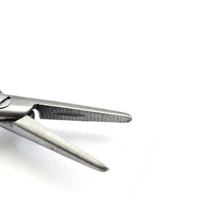 Porta agujas Precision KALT de 14 cm con mecanismo de bloqueo seguro para SUTURA QUIRÚRGICA - Product Image 2