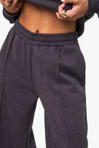 Conjunto Deportivo de Otoño para Mujer de Alta Calidad, Ropa Deportiva con Logotipo Bordado de Fábrica OEM, Chaqueta Cortavientos de Nailon, Conjunto de 2 Piezas - Product Image 3