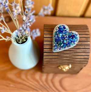 Broches perlées Broche de designer faite à la main. Accessoires de haute qualité. Broche design unique. Baby shower meilleur cadeau. - Product Image 3