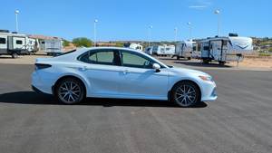 Opción de Excelente Eficiencia de Combustible: Toyota Camry XLE 2023 - Product Image 3