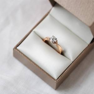 Anillo de compromiso de solitario de diamante cortado de 6mm, banda de vástago giratorio | Plata de ley chapada en oro de 18 quilates, boda minimalista, novia fina - Product Image 4