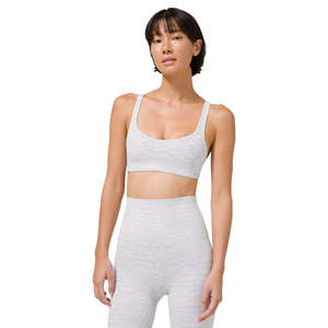 Ensemble de yoga sexy de haute qualité vêtements de sport sans couture leggings de yoga pour femmes ensemble de fitness et de gymnastique sans couture avec logo personnalisé - Product Image 4