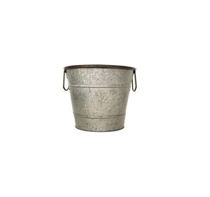 Maceta colgante de metal galvanizado de aspecto desgastado para configuración de porche de barandilla de balcón o ideas florales decorativas verticales - Product Image 1