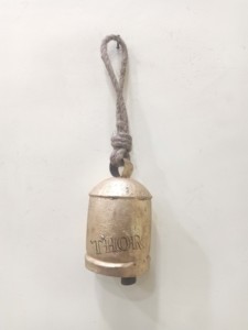 Campanas de vaca de la suerte Vintage de Metal rústico hechas a mano en cuerda decoración colgante de pared en cuerda campanas de vaca hechas a mano decoración colgante de pared - Product Image 3