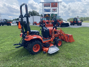 รถแทรกเตอร์สวน Kubota B2301HSD ขับเคลื่อน 4 ล้อ ประสิทธิภาพสูง พร้อมอุปกรณ์ตักและขุดดิน ออกแบบมาเพื่อการทำงานในพื้นที่เกษตรกรรมที่มีความยากลำบาก - Product Image 3