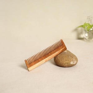 หวีเสียบผมทำจากไม้ผลิตในอินเดียพร้อมฟันซี่ละเอียดและกว้างสำหรับการเดินทางในร้านเสริมสวยและการใช้งานประจำวัน - Product Image 5