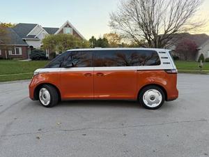 2025 I D. B U Z AWD Sedán de Doble Motor con Neumáticos R18, Asientos de Cuero, Batería de Litio, 6 Plazas y Techo Panorámico - Product Image 5