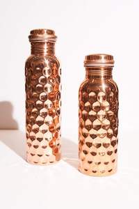 Botella de agua de cobre antigua, capacidad de 500ml, superficie pulida de alta calidad, beneficios de salud únicos de inspiración Ayurvédica para uso diario - Product Image 2