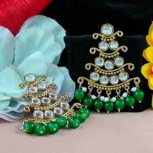 Kundan et perles boucles d'oreilles superposées suspendues charme royal finition premium léger et confortable parfait pour les occasions festives - Product Image 1
