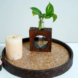 Élégant plateau en liège de couleur olive avec conception à grain naturel durable et écologique pour bureau à domicile, hôtel ou restaurant - Product Image 1