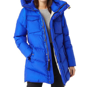 Veste longue matelassée élégante pour femmes OEM avec capuche, imperméable, rembourrage en polyester et nylon, manteau d'hiver, vente en gros de vêtements d'hiver - Product Image 1