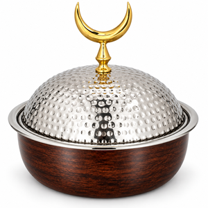 Casserole de luxe en acier inoxydable avec couvercle en dôme martelé, corps en bois foncé, poignée en forme de croissant, diamètre 24 cm, chauffe-plat isolé - Product Image 1