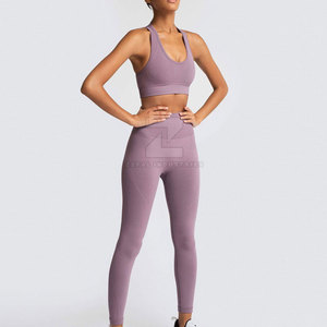 Ensemble de yoga pour femmes, style sportswear, logo frontal uni, 2 pièces, léger, écologique, respirant, vente en gros, fabriqué au Pakistan - Product Image 5