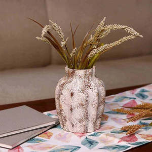 Petit vase en céramique rustique brun texturé à bords festonnés, fait main en argile, décoration de table moderne avec glaçure peinte pour la maison - Product Image 4