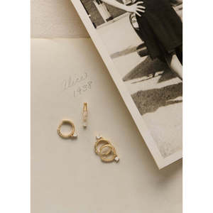 ต่างหูเพชรรูปทรงลูกแพร์ Romy Pav Huggie - Product Image 3