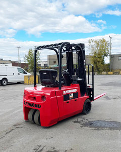 Chariot élévateur électrique d'occasion 445-C40TT, 3 roues, 4000 lb, 3500W, 110V - Product Image 5