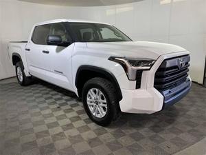 ใช้อย่างประณีต2022 TOYOTA TUNDRA 4dr SR5 crewmax 4WD SB W/5.5 'เตียง - Product Image 6
