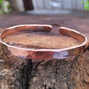 Brazalete Tradicional de Cobre Hecho a Mano por Artesanos Expertos para un Estilo Cultural, Uso Diario, Bienestar, Moda, Regalo de Calidad - Product Image 4